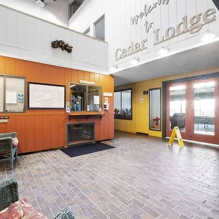 Cute Cedar Lodge Studio With Balcony & Lake Views! Laconia Kültér fotó